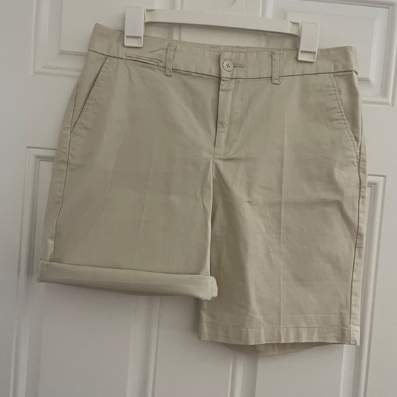 Khakis by Gap Boyfriend  Roll Up Shorts - Picture 4 of 12